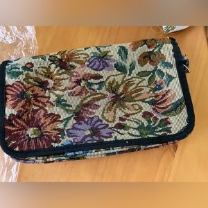 NEW, tapestry handbag. Organized, back to school, great gift! Floral, spring